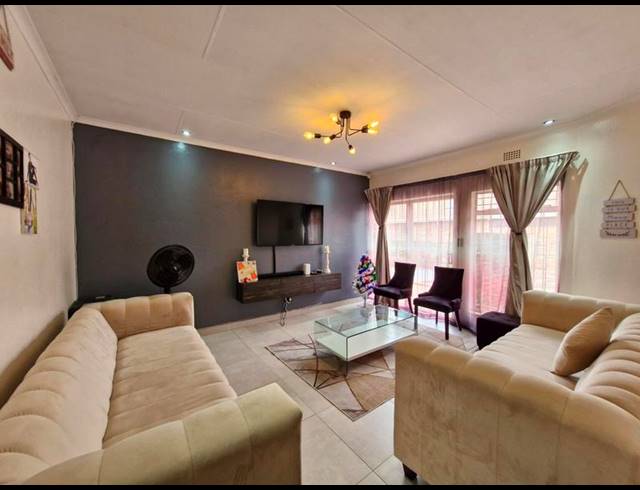 3 BEDROOM SIMPLEX FOR SALE IN BIRCHLEIGH NORTH